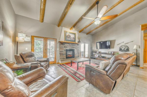 Charming Cloudcroft Retreat 3 Mi to Skiing!
